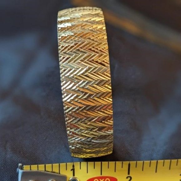 Mod Gold-tone Cut-Brass Bangle Bracelet Substantial Elegant Vintage Atomic Age - Picture 6 of 16